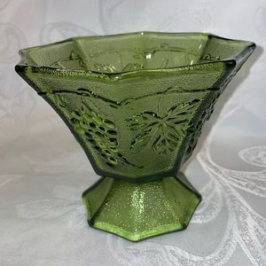 Vintage collectible green glass candy dish. Great condition, no chips or cracks.